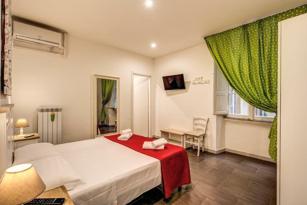Guest House O Affittacamere La Civetta Di Trastevere B Roma Eksteriør bilde