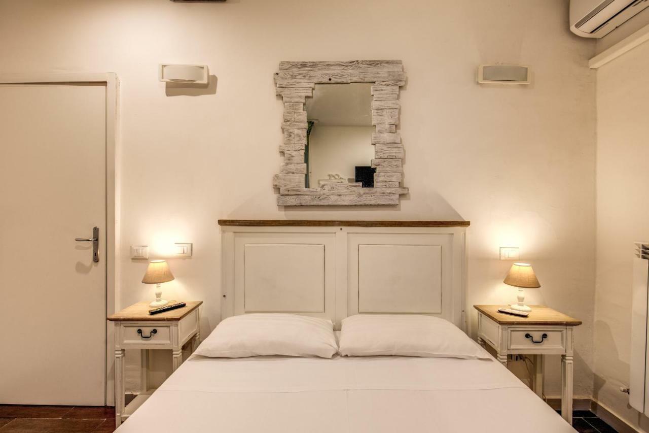 Guest House O Affittacamere La Civetta Di Trastevere B Roma Eksteriør bilde
