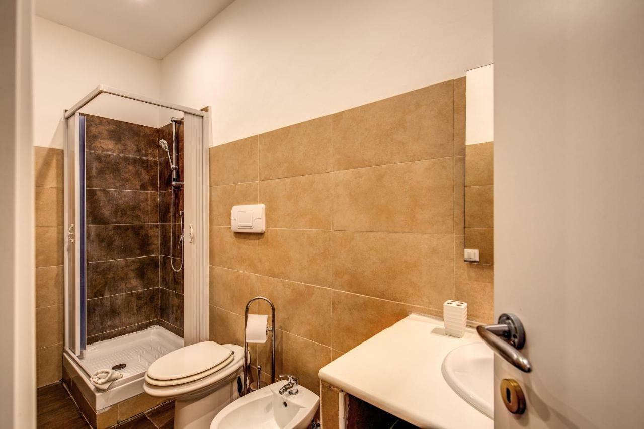 Guest House O Affittacamere La Civetta Di Trastevere B Roma Eksteriør bilde